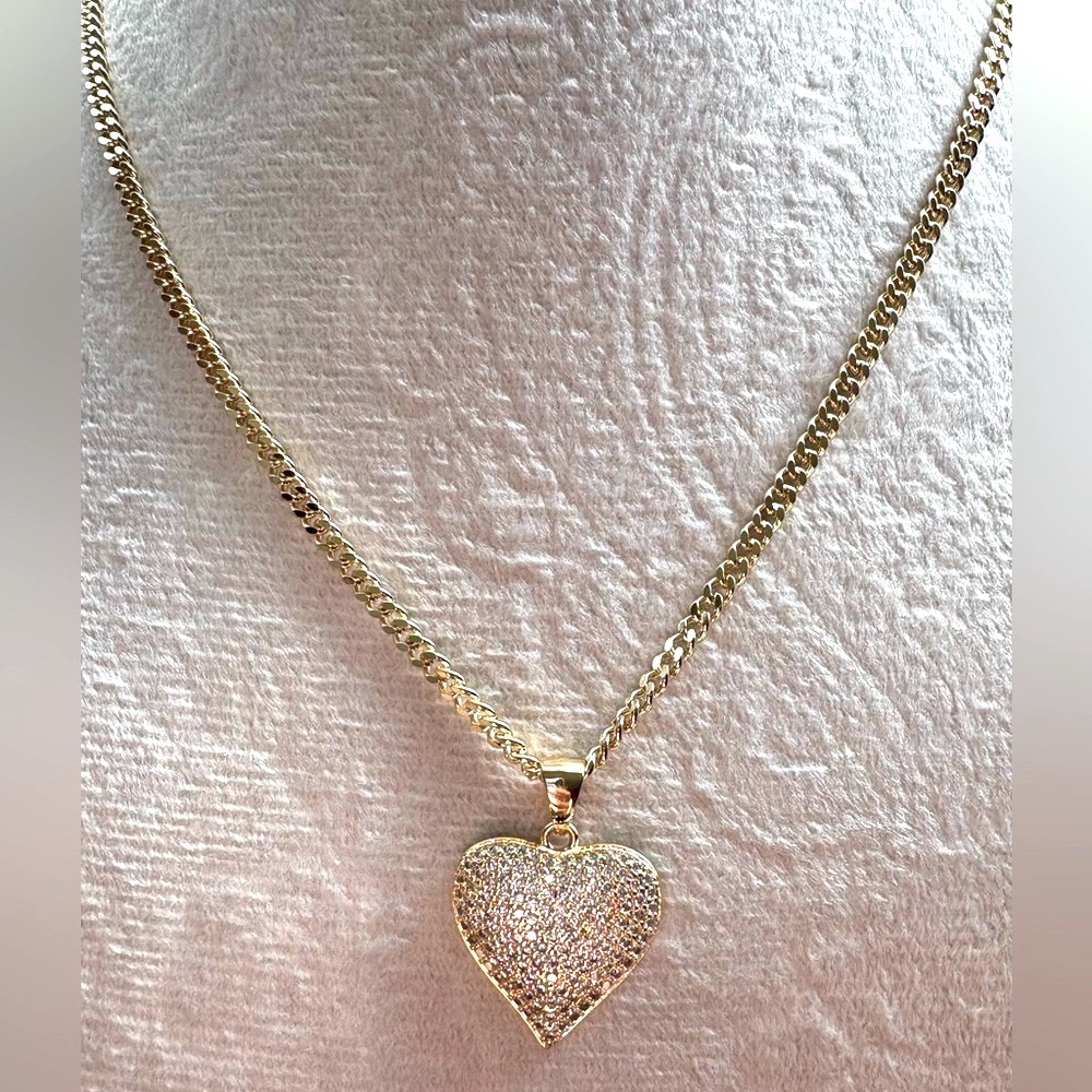 Beautiful Gold Heart Pendant Necklace, NEW!